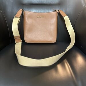 Michael Kors Outlet Jet Set Travel Small Messenger Bag Brown